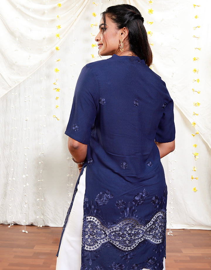 Embroidered Kurta with Short Sleeves