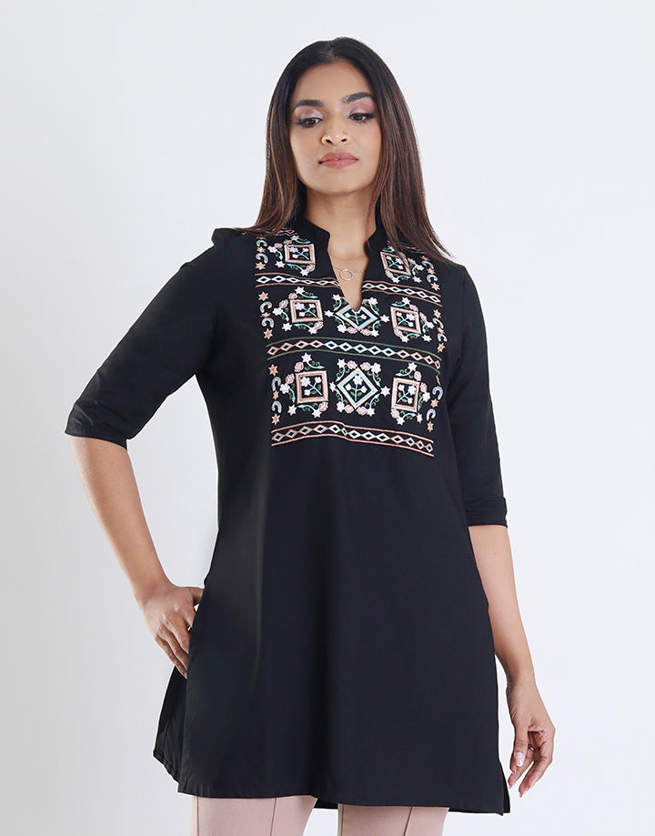 3/4 Sleeve Kurta with Embroidery Detail