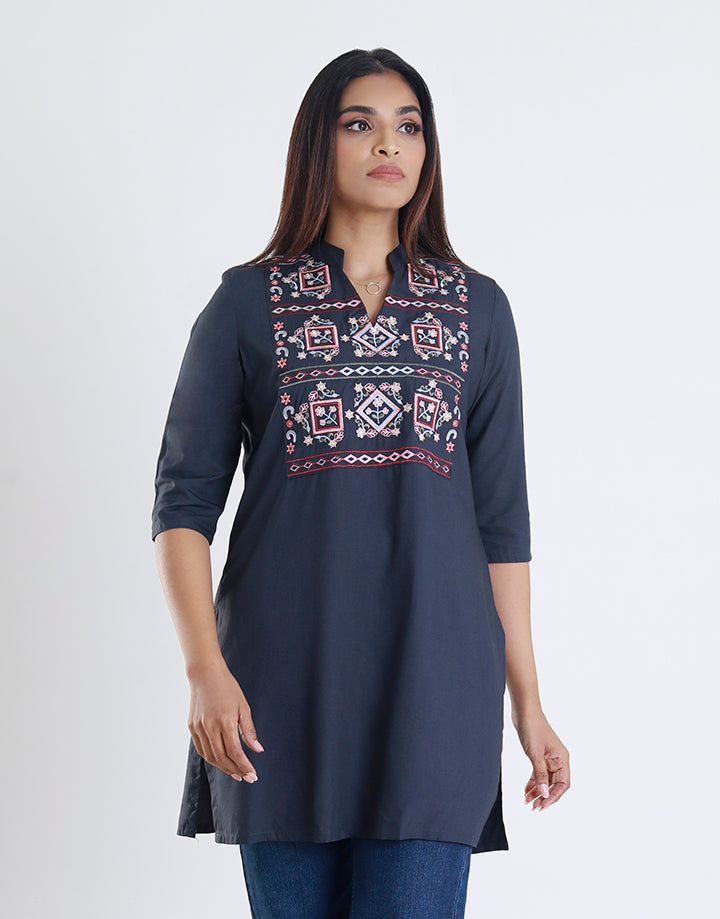 3/4 Sleeve Kurta with Embroidery Detail