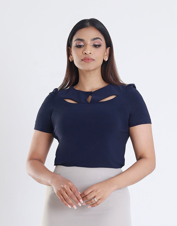 Key Hole Detailed Short Sleeve Top