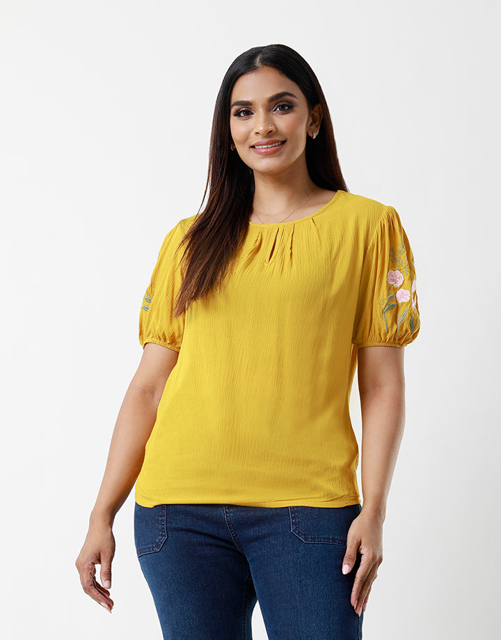 Short Puff Sleeve Embroidery Top