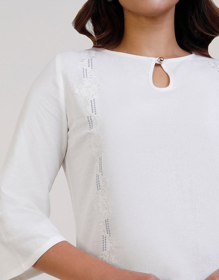 Front Keyhole with Embroidered Kurta