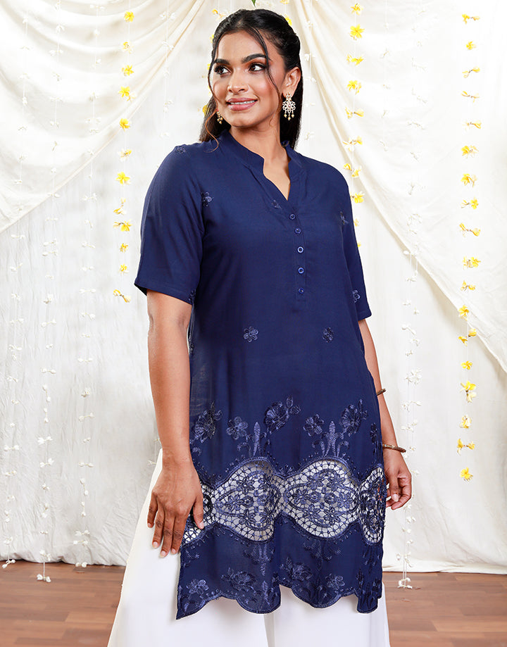 Embroidered Kurta with Short Sleeves