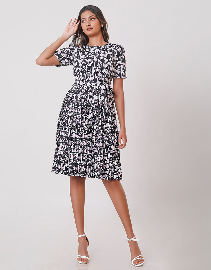 Printed Short Sleeve Pleated Dress with Belt