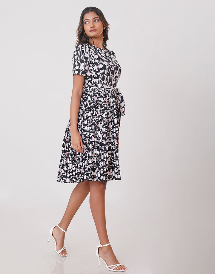 Printed Short Sleeve Pleated Dress with Belt