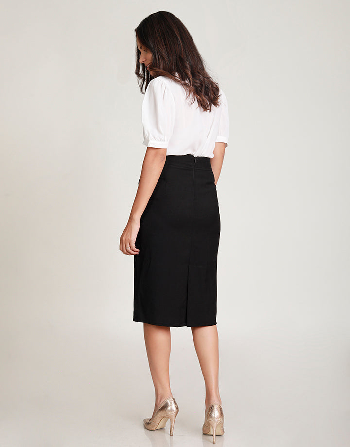 Tight Skirt with Side Pockets