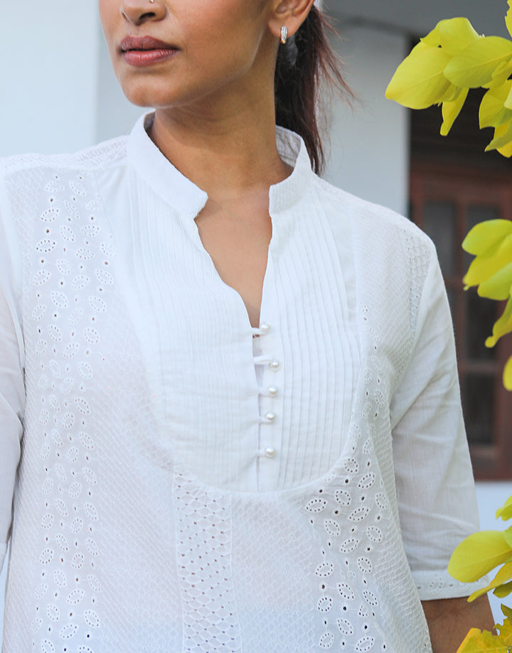 White Cut Lawn Kurtha with Pintuck