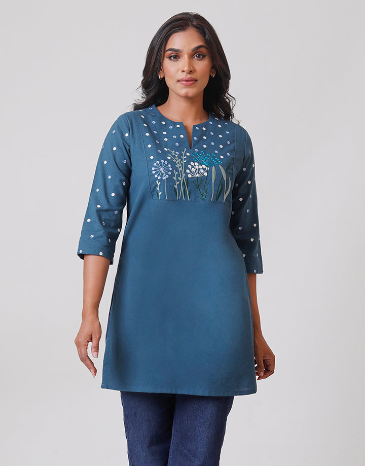 Linen Split Neck Embroidered Kurtha