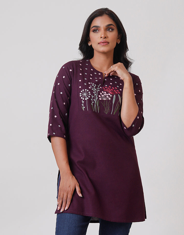 Linen Split Neck Embroidered Kurtha